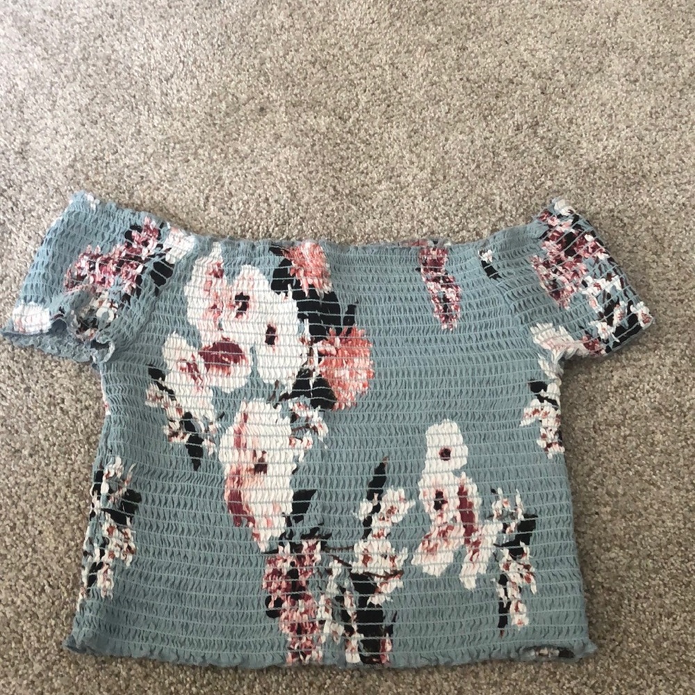 Off the shoulder crop top (PacSun)